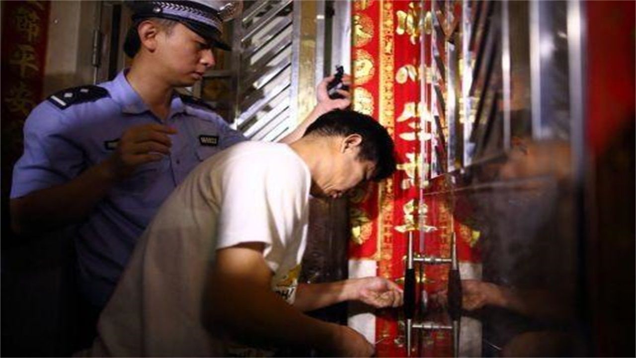 马鞍山请开锁师傅开了锁后，师傅为什么一般都不进门，就算主人请也不进去？